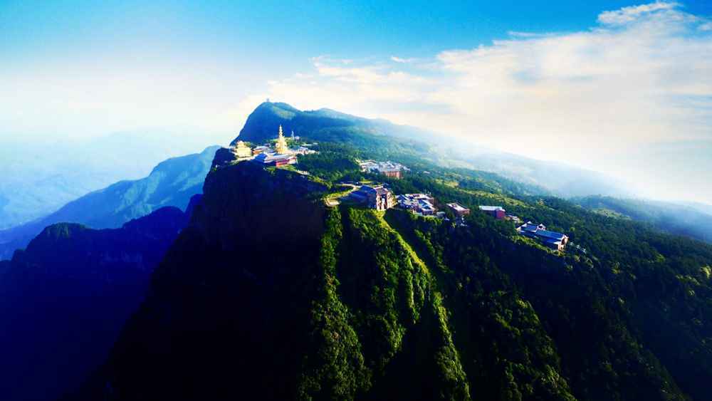  峨眉山门票降价，国庆旅游来乐山峨眉山感受佛教魅力