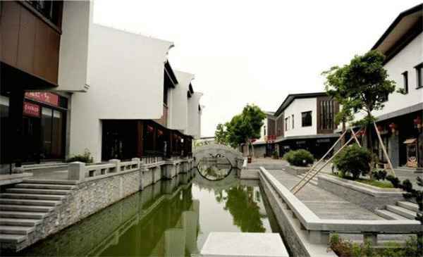 水岸商业街