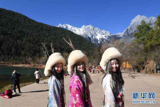 （环境）（3）丽江玉龙雪山蓝月谷景色秀美