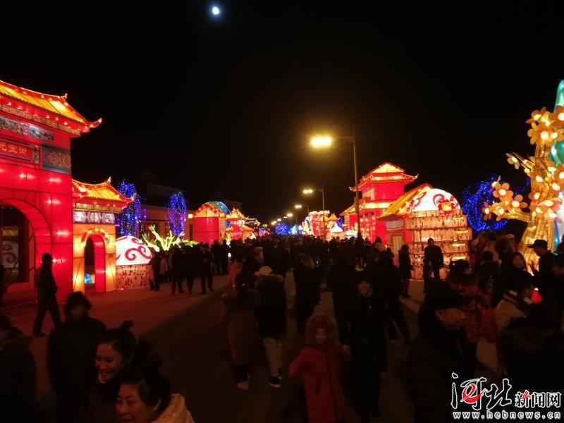 承德鼎盛皇家灯会亮灯迎客 将持续至2月19日