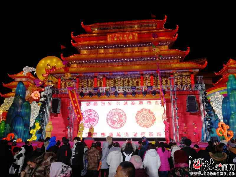 承德鼎盛皇家灯会亮灯迎客 将持续至2月19日