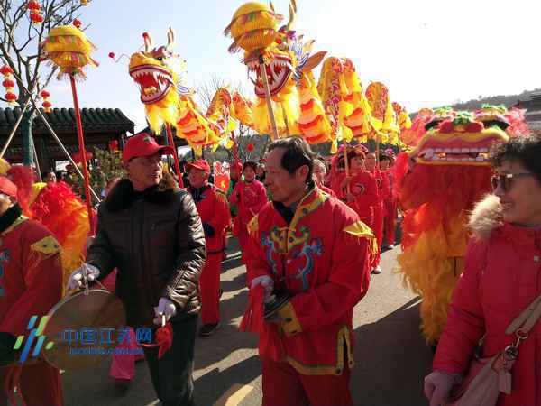 常州金坛仙姑村上演民俗过大年 游客倍感浓浓乡愁
