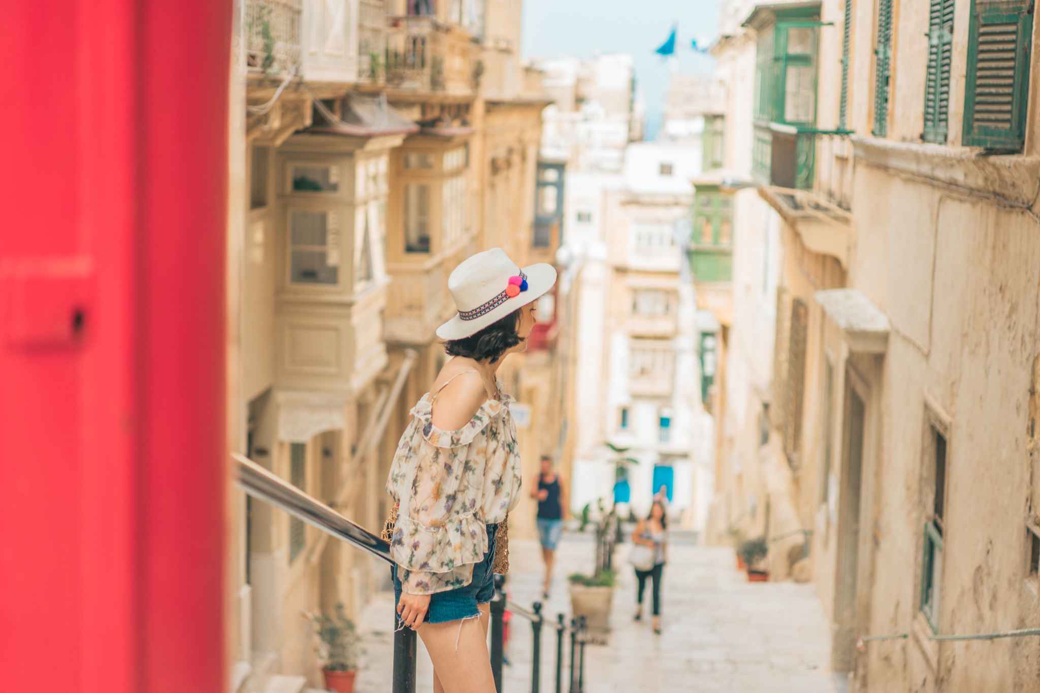 夏天的地中海,阳光明媚,用尽它所有的蓝色与