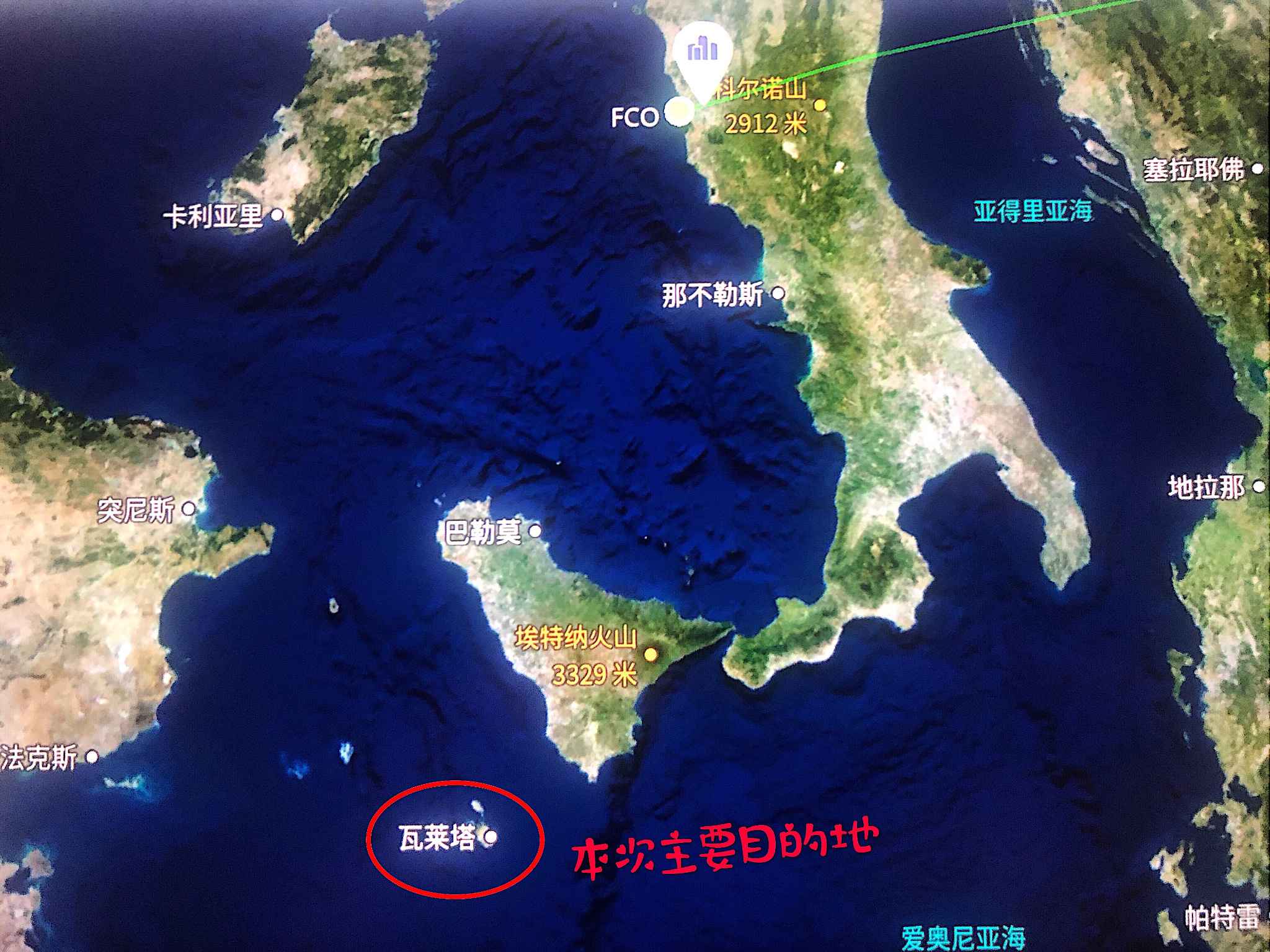 夏天的地中海，阳光明媚，用尽它所有的蓝色与