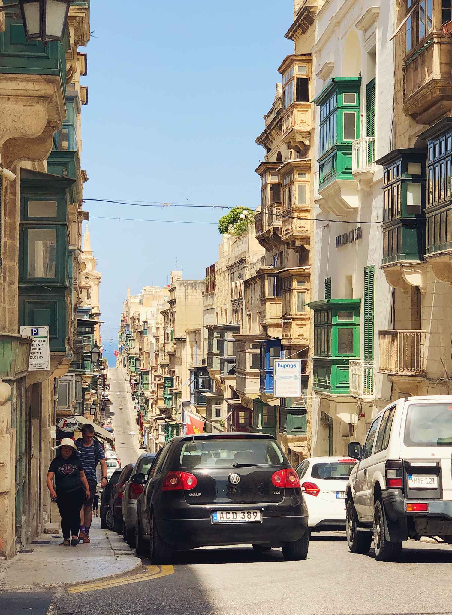夏天的地中海，阳光明媚，用尽它所有的蓝色与