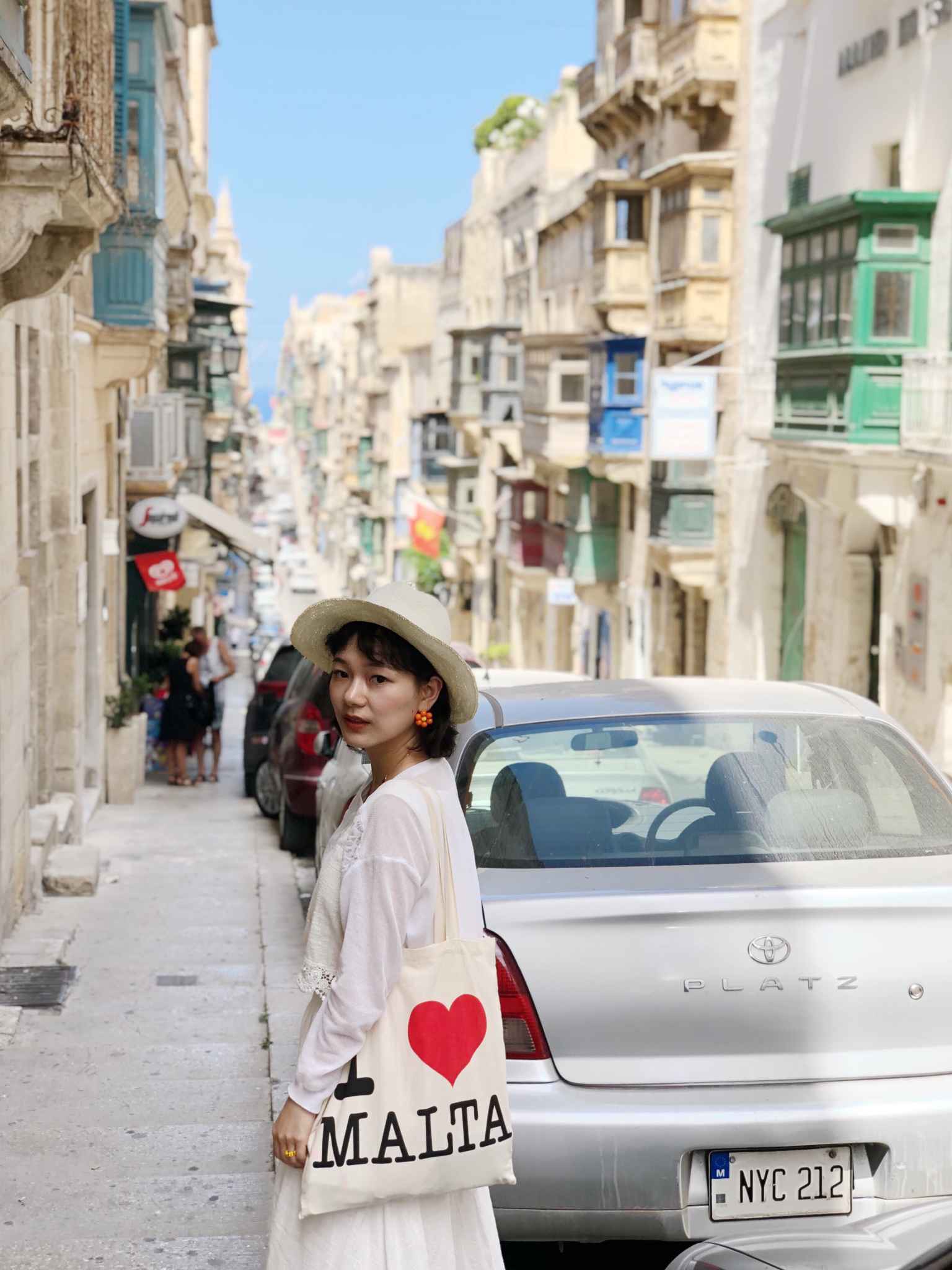 夏天的地中海，阳光明媚，用尽它所有的蓝色与