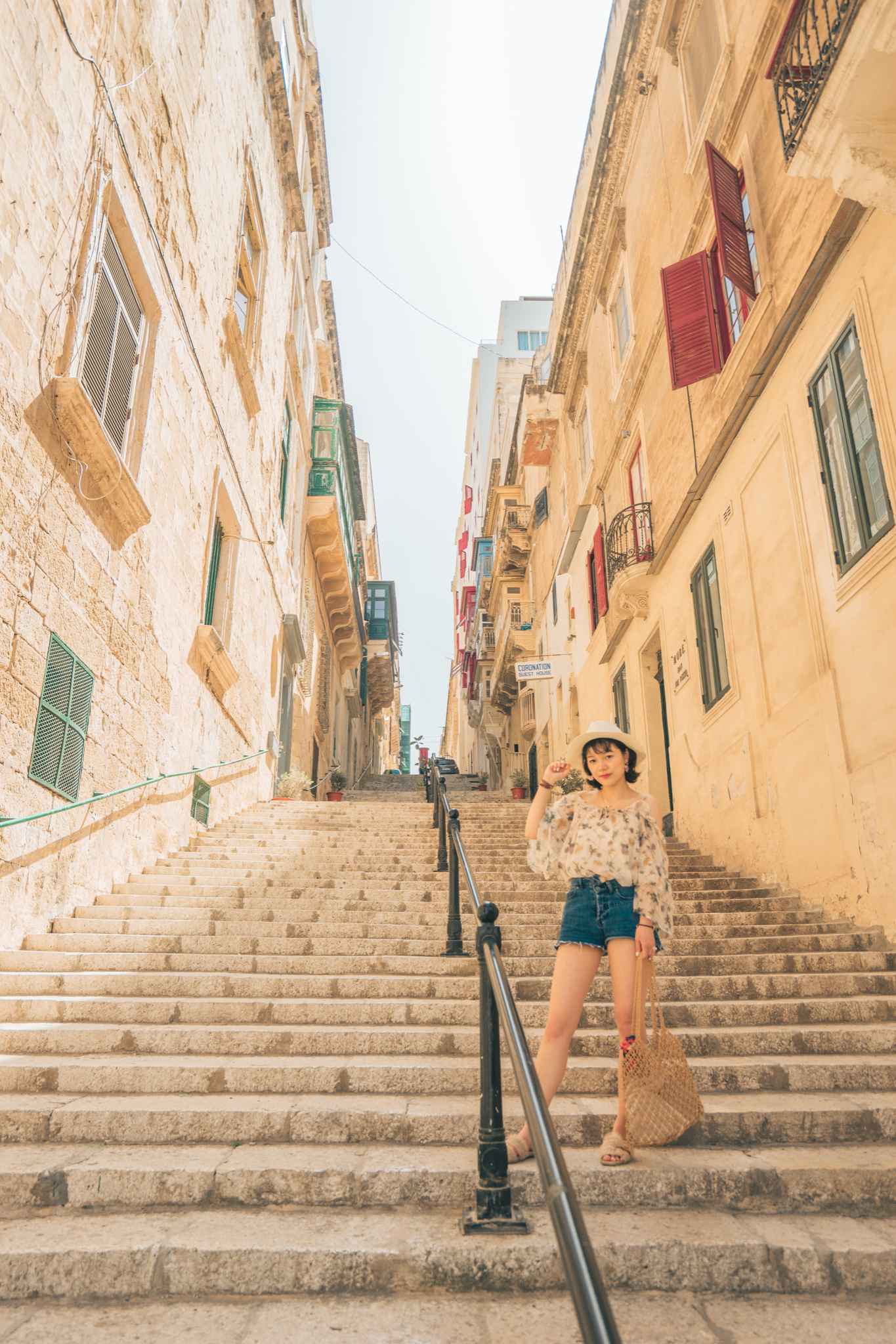 夏天的地中海，阳光明媚，用尽它所有的蓝色与