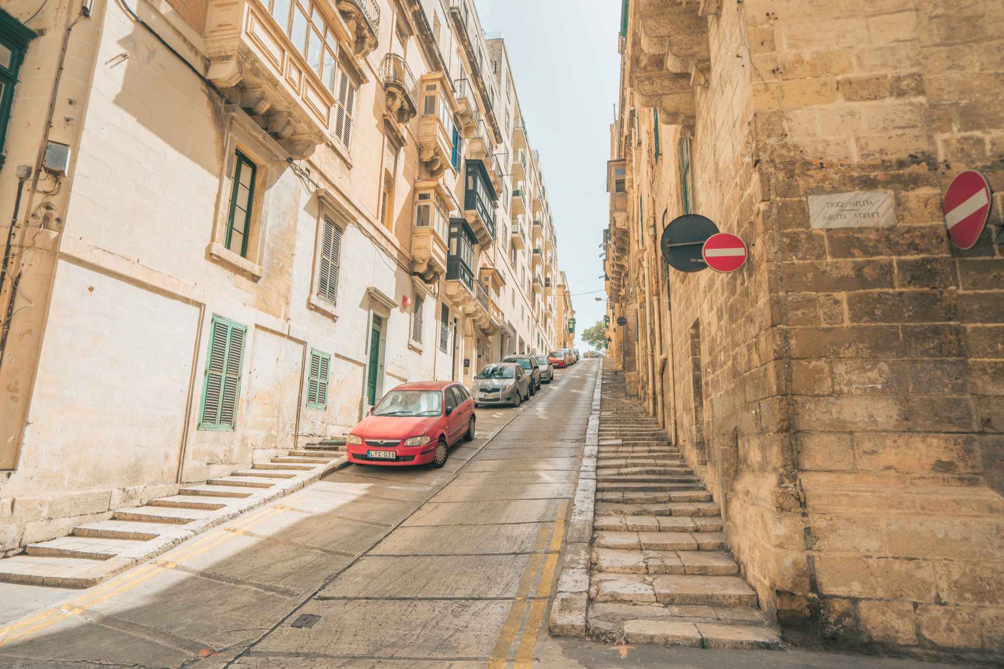 夏天的地中海，阳光明媚，用尽它所有的蓝色与
