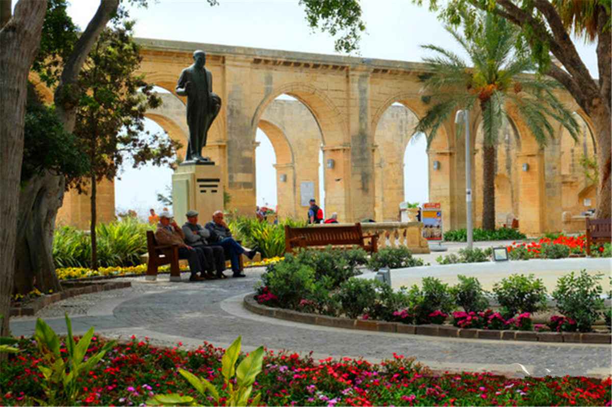 站在瓦莱塔的至高点,观马耳他城市风景,马耳他