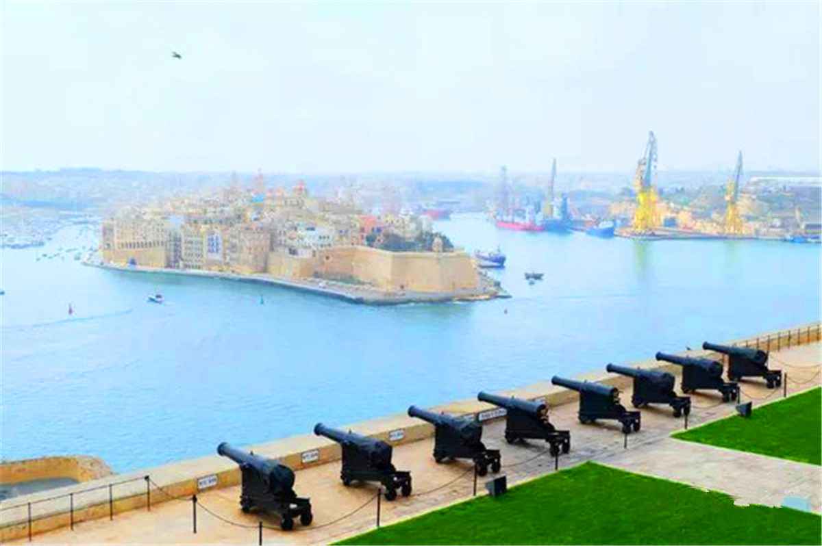 站在瓦莱塔的至高点,观马耳他城市风景,马耳他