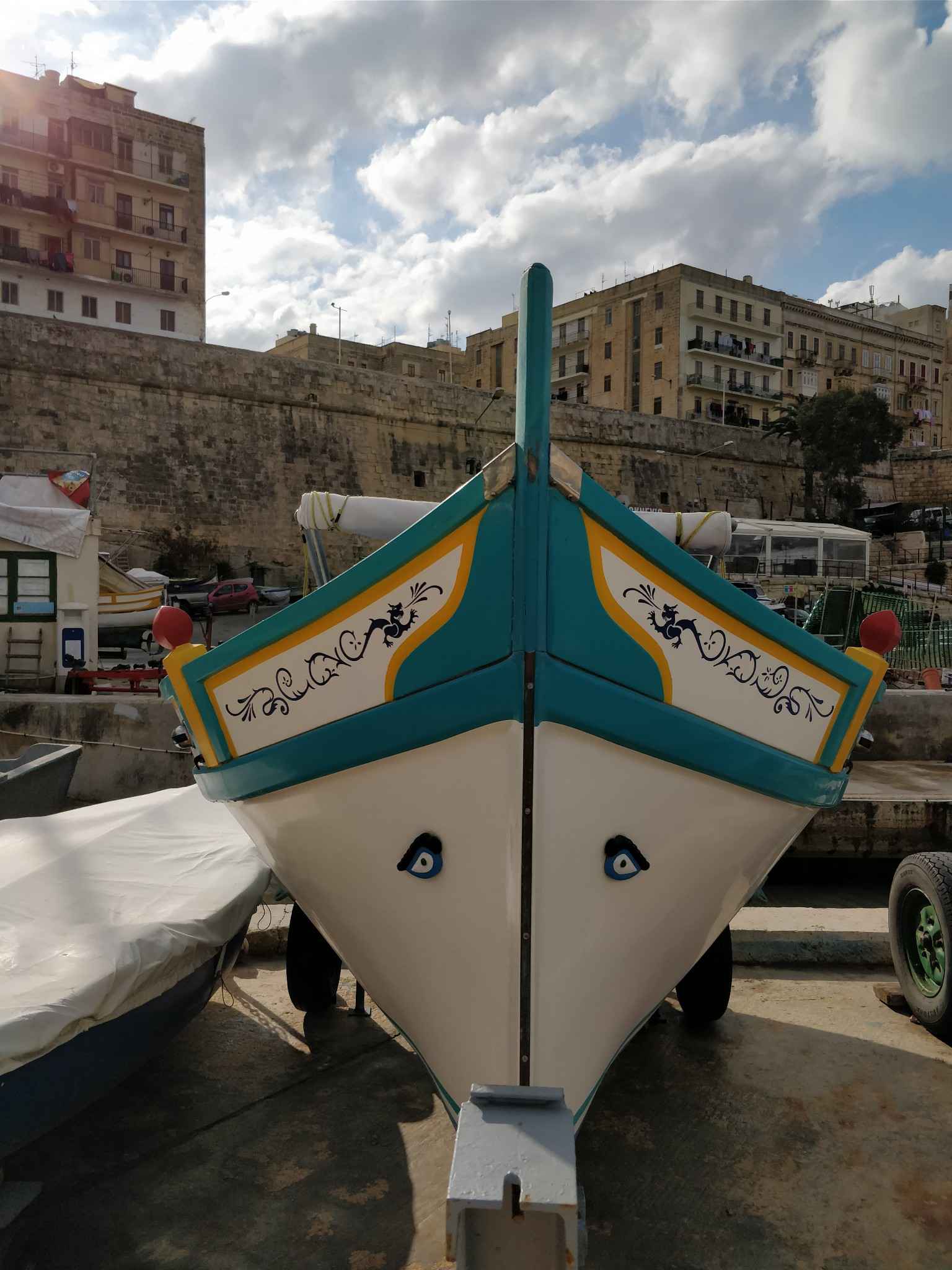 前面是一座岛，灯火通明: 海之角 马耳他 (Malta