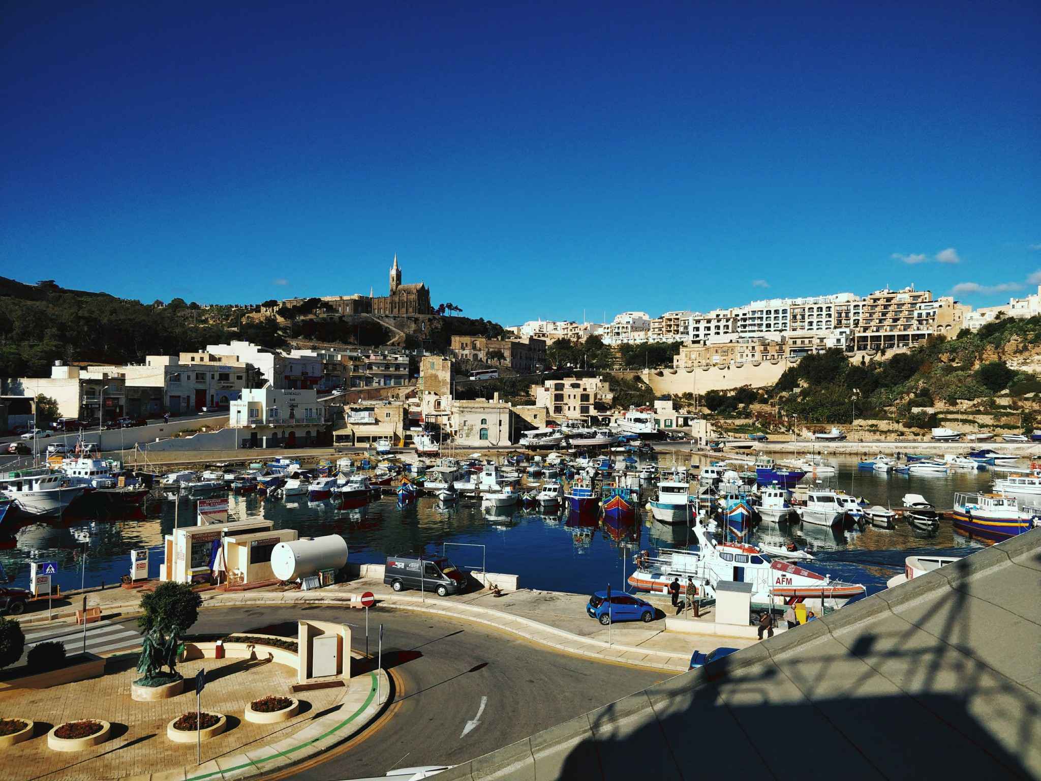 前面是一座岛，灯火通明: 海之角 马耳他 (Malta