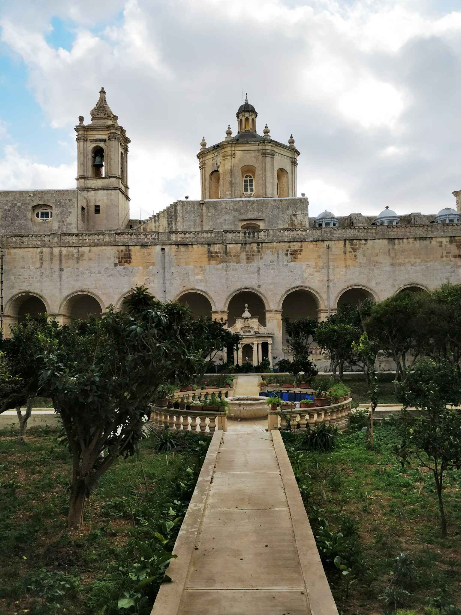 前面是一座岛,灯火通明: 海之角 马耳他 (Malta