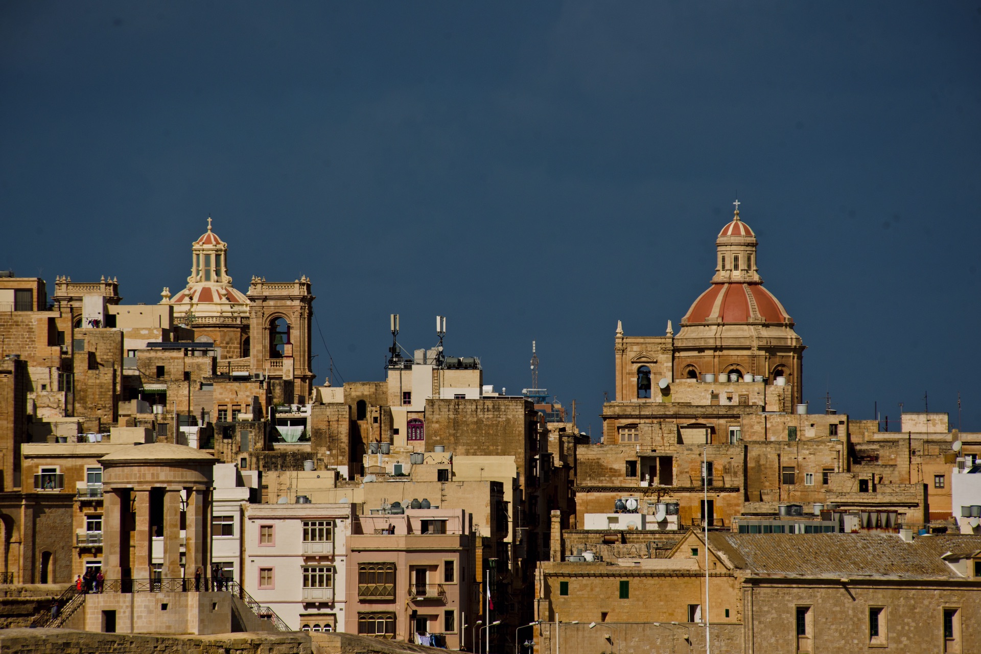 从罗马帝国到马耳他骑士团,古城满眼尽现代。