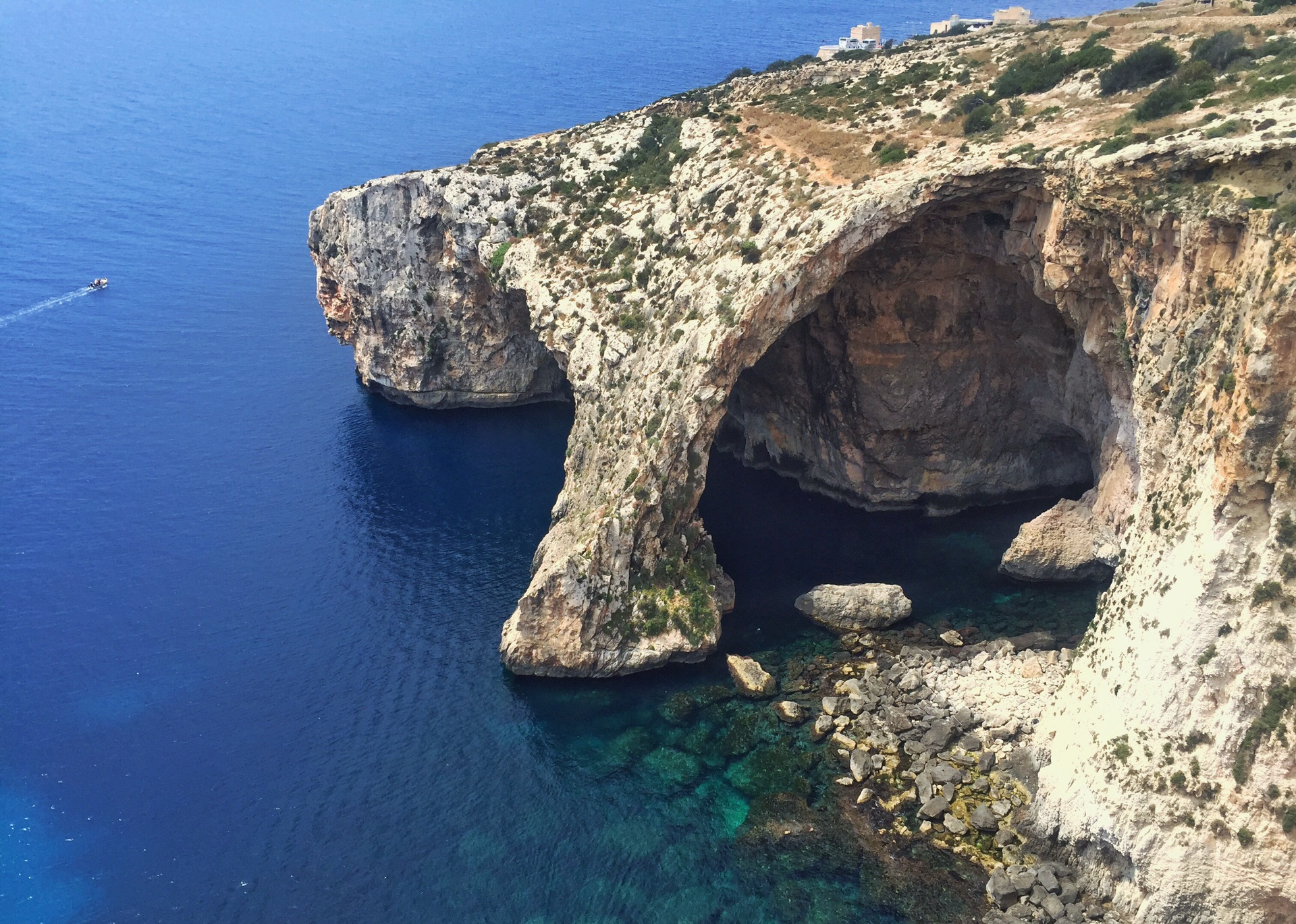 地中海小岛国马耳他:蓝与黄,海与城,一切在