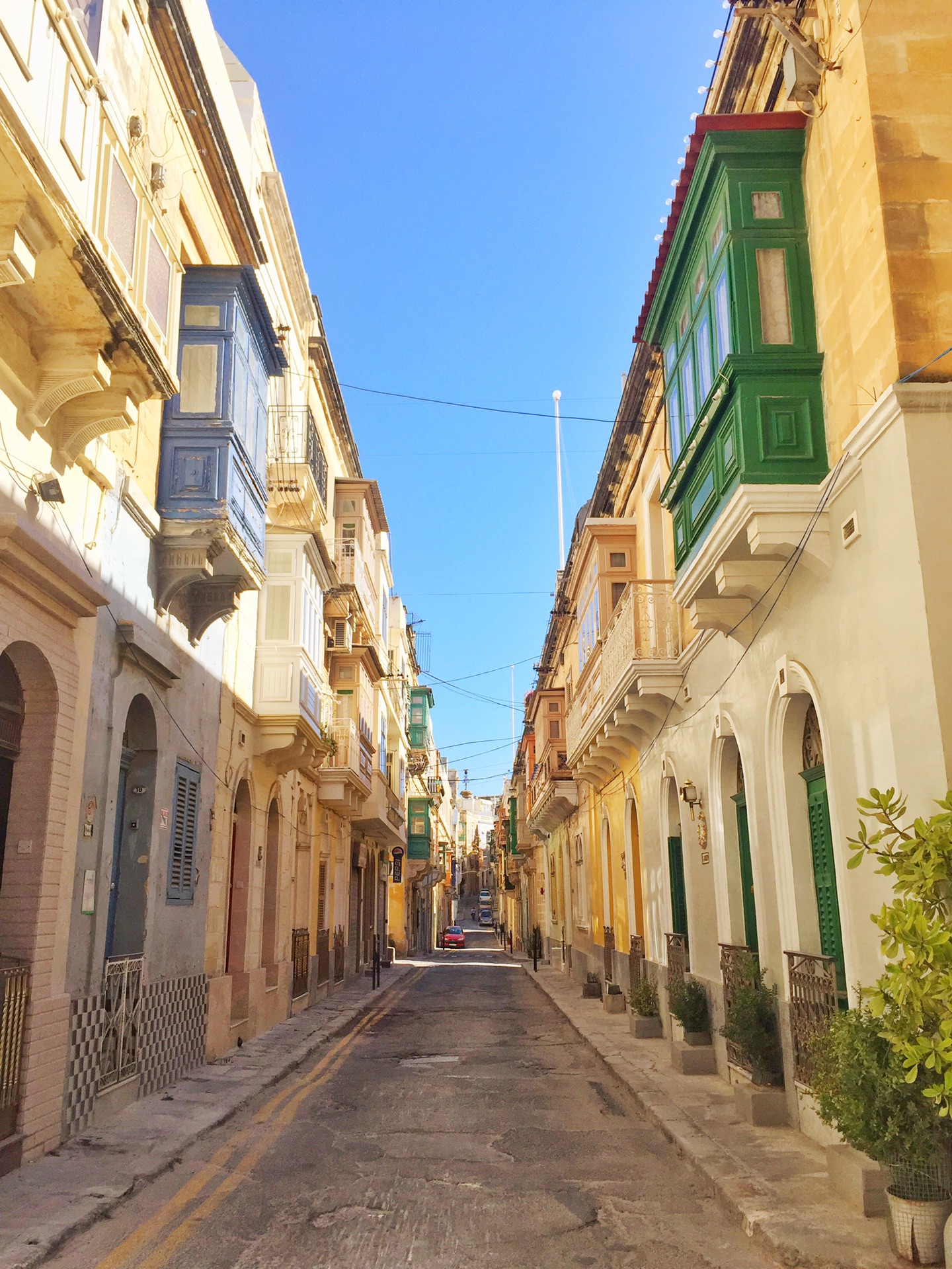 地中海小岛国马耳他:蓝与黄,海与城,一切在