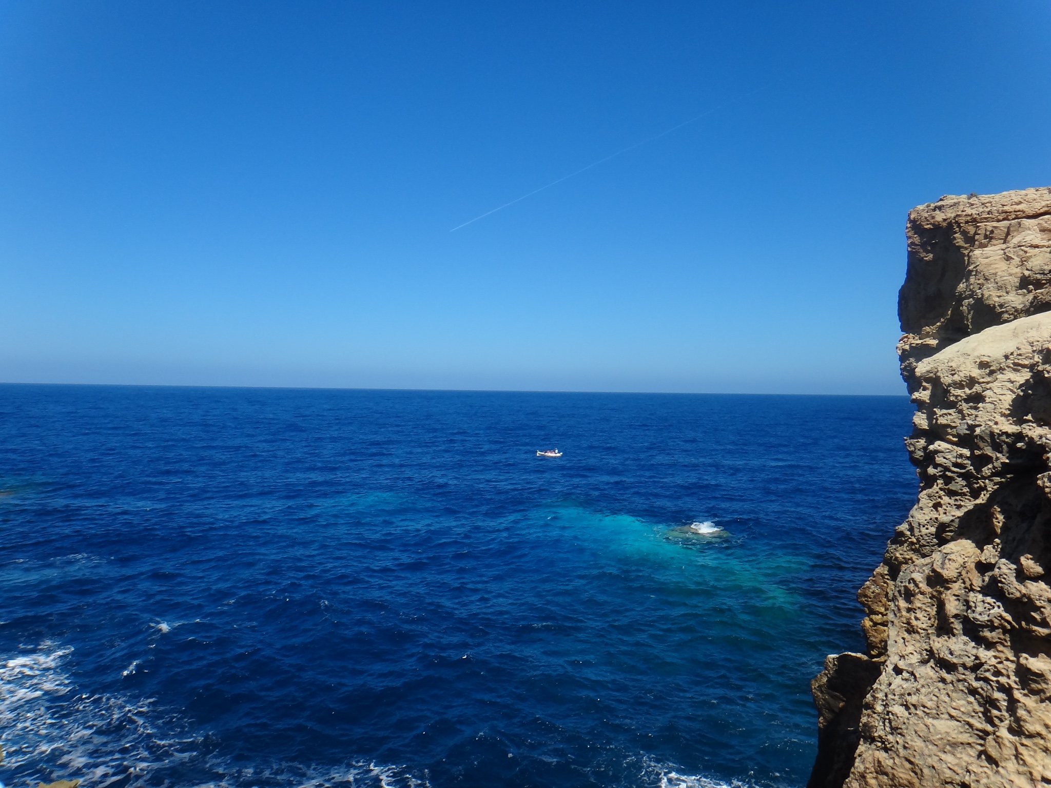 地中海小岛国马耳他：蓝与黄，海与城，一切在