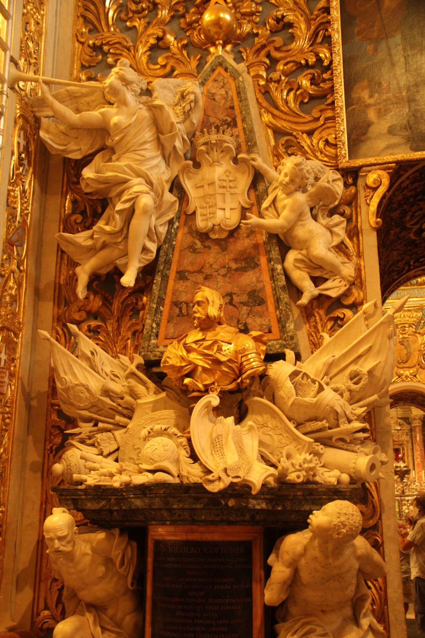 穿梭在古城墙间的壁虎和肆虐于阳光下的仙人掌