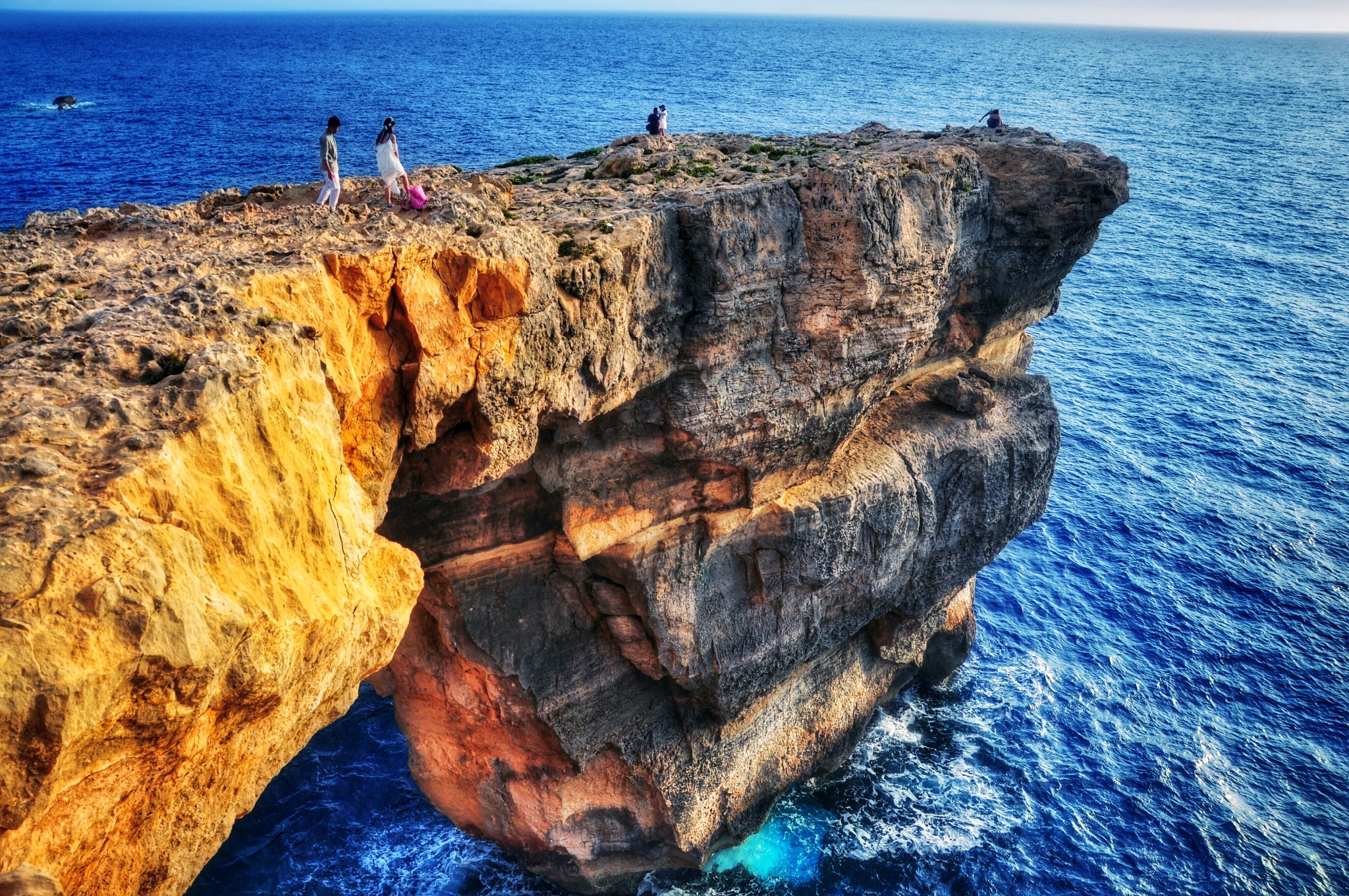 马耳他,骑士团的蓝色游戏;西西里,黑手党的