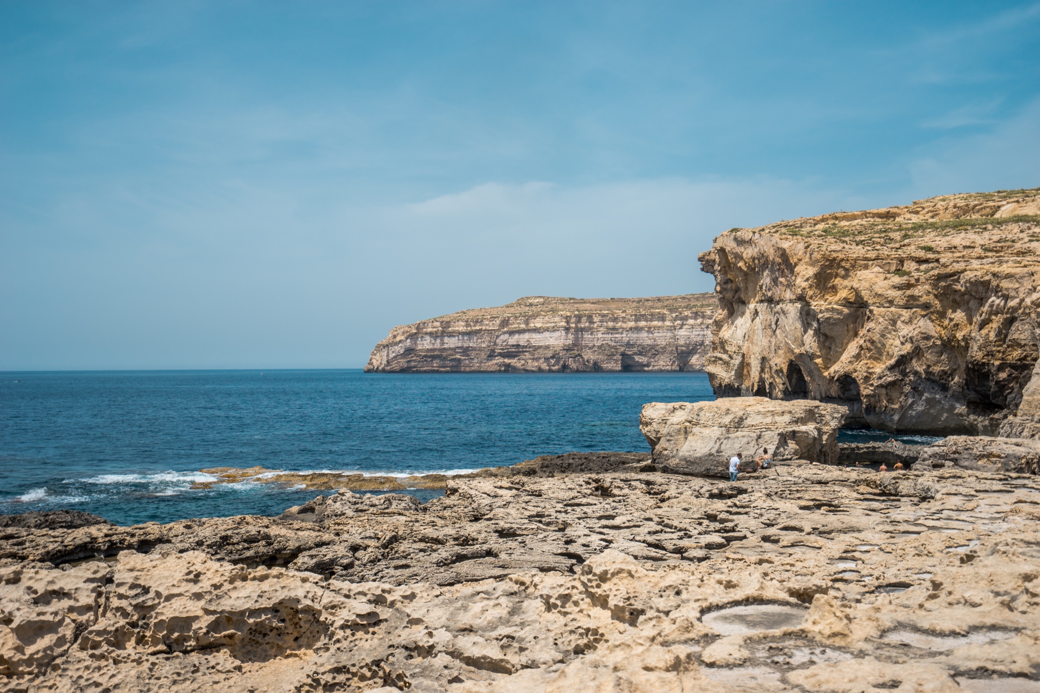 夏日的地中海,阳光灿烂,尽情地享受着蓝色和
