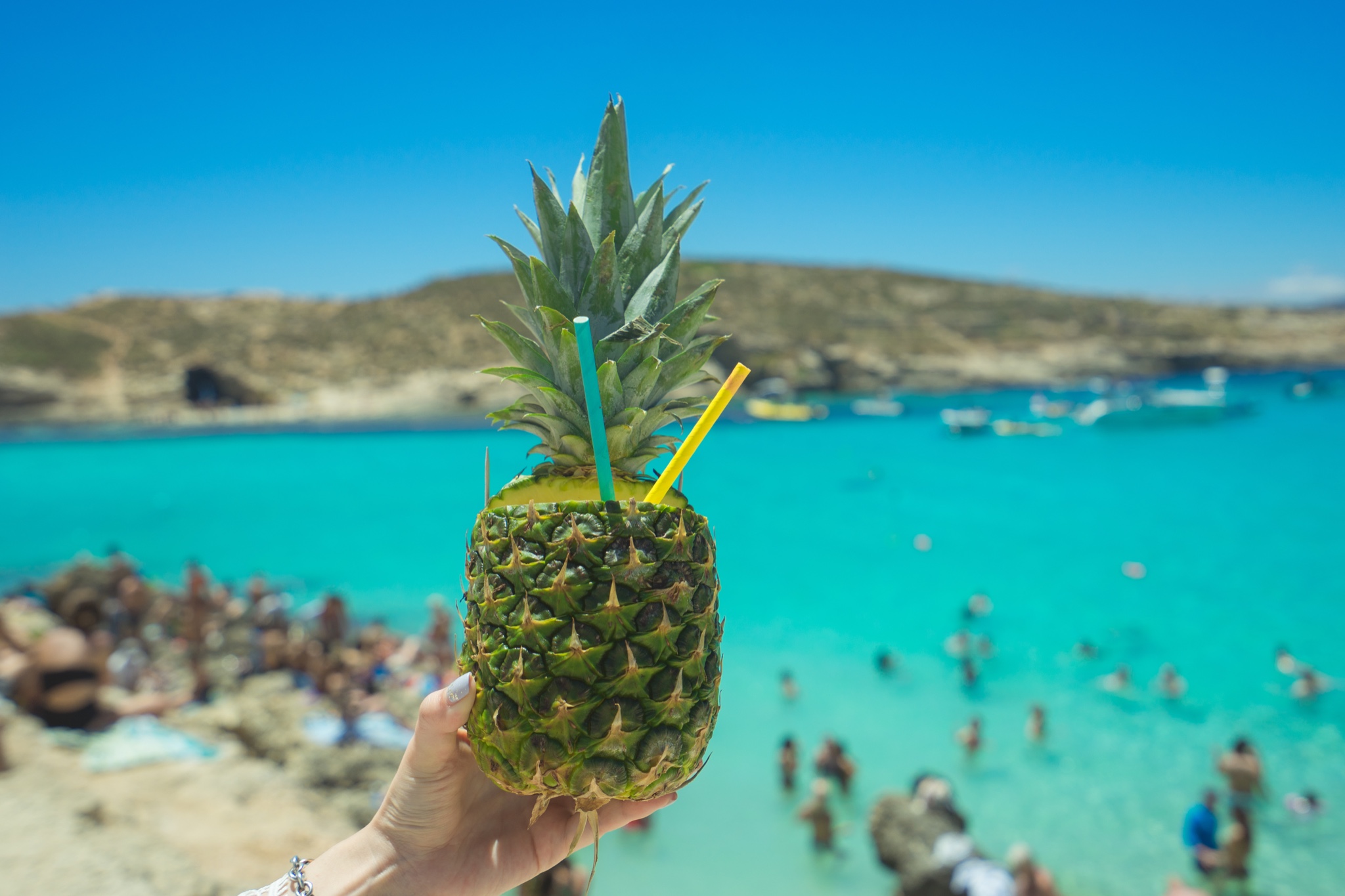 夏日的地中海,阳光灿烂,尽情地享受着蓝色和