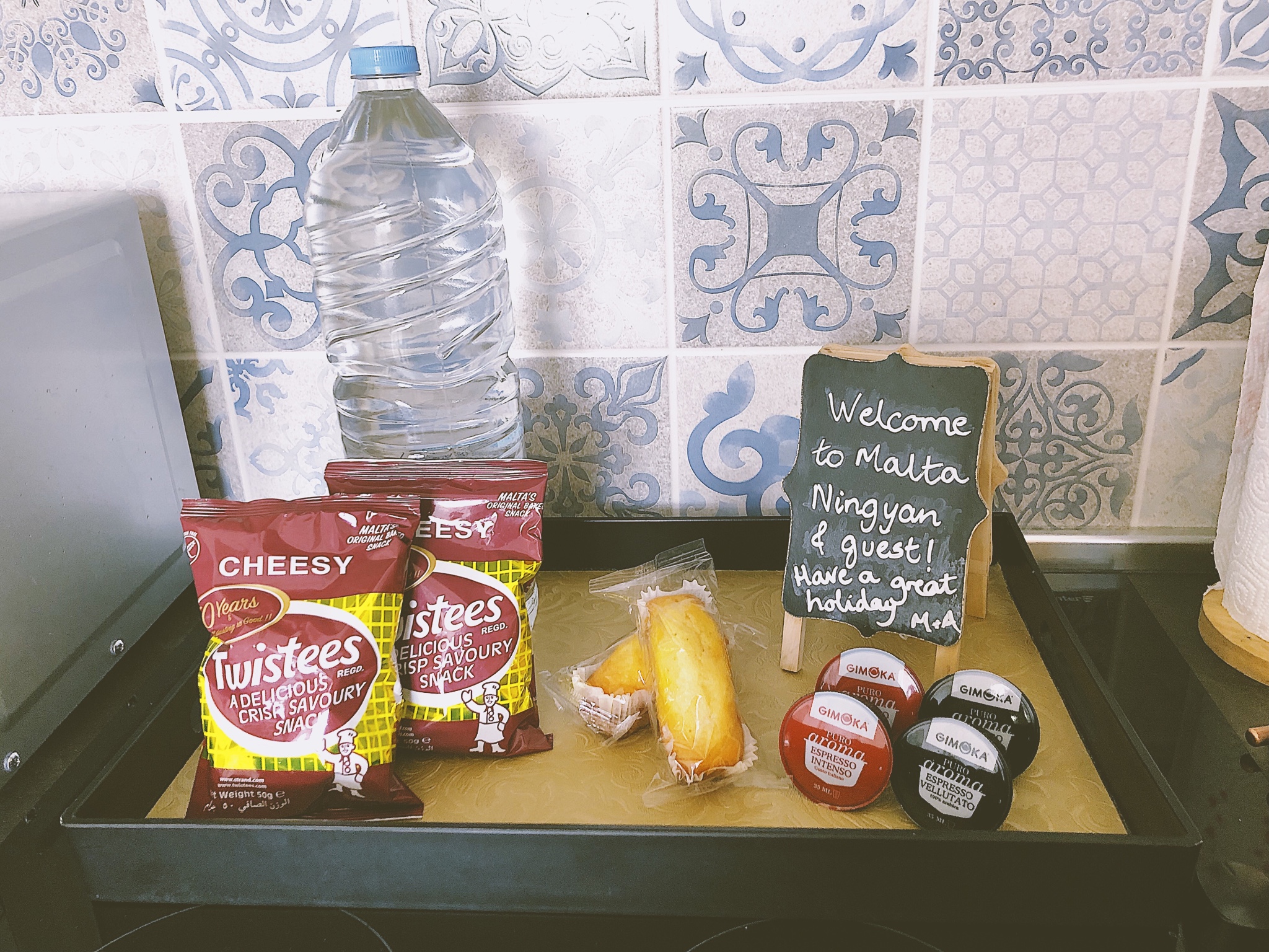 夏日的地中海，阳光灿烂，尽情地享受着蓝色和